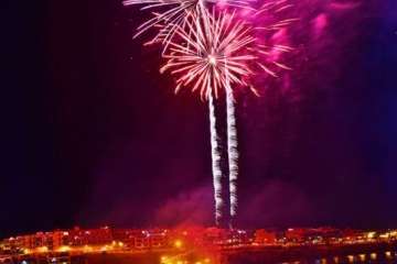 Los fuegos de Melenara, una explosión de color (Foto Celia Fernández)